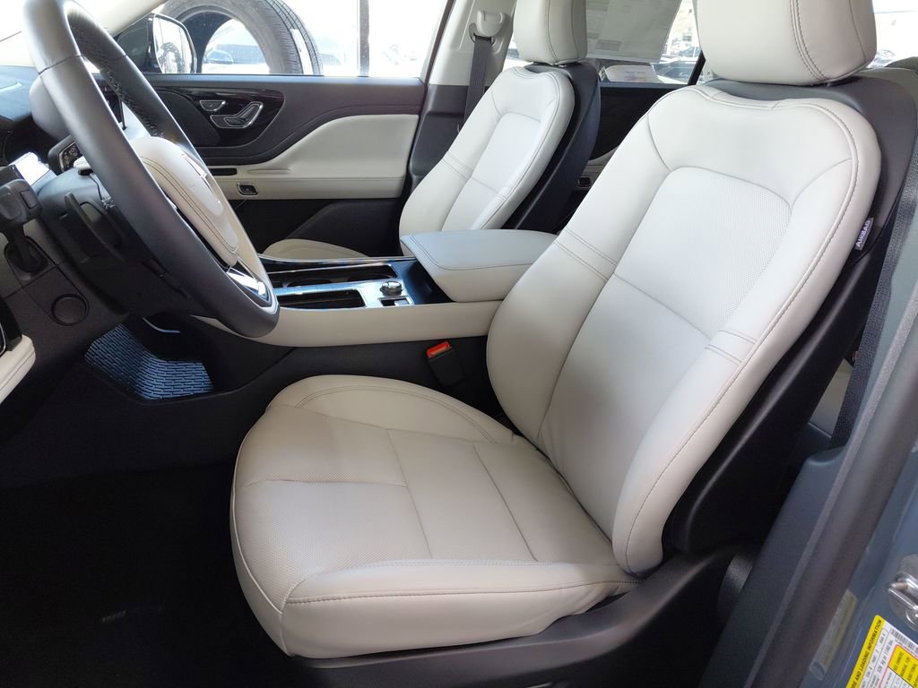 New 2026 Lincoln Aviator AWD image 16