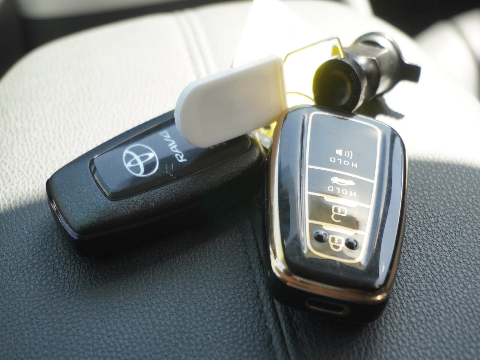 Used 2019 Toyota RAV4 XLE Premium w/ All Weather Liner Package AWD/4WD image 18
