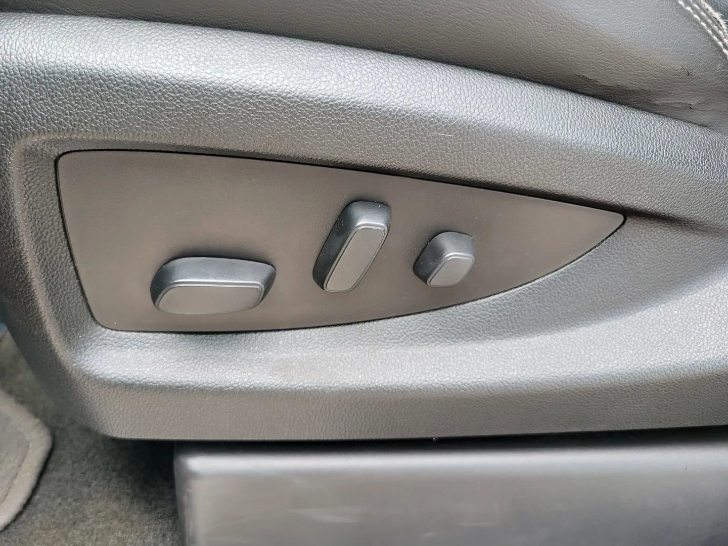 Used 2018 GMC Yukon XL Denali w/ Open Road Package image 26