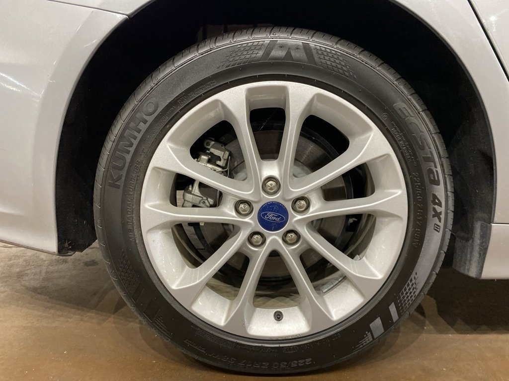 Used 2020 Ford Fusion SE image 16
