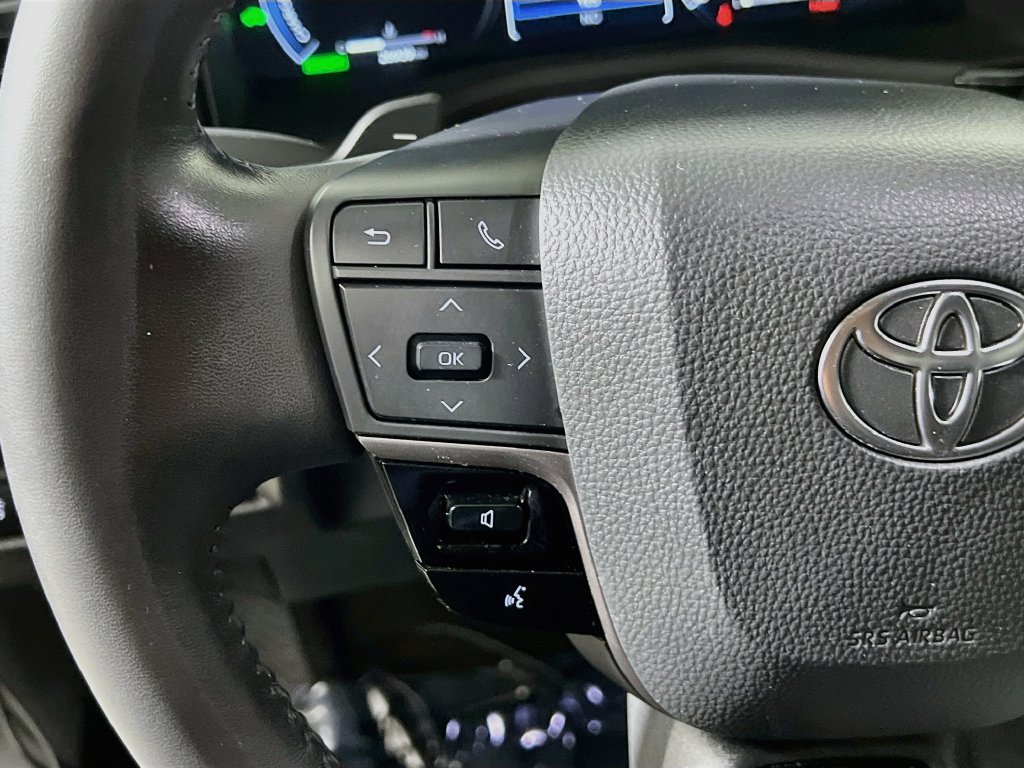 Used 2025 Toyota Camry XSE FWD image 16