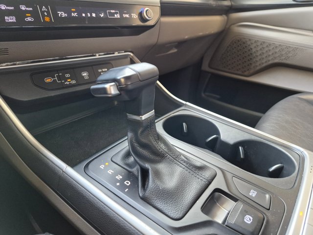 Used 2025 Kia Carnival FWD image 8