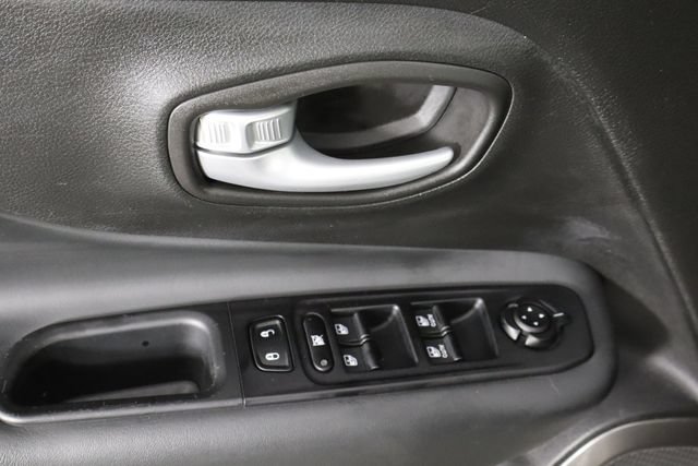 Used 2023 Jeep Renegade Latitude w/ Sun & Fun Group AWD/4WD image 20