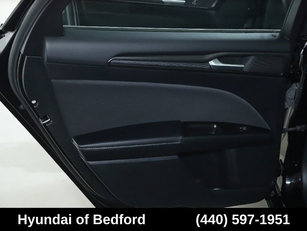 Used 2018 Ford Fusion SE w/ Equipment Group 201A FWD image 14