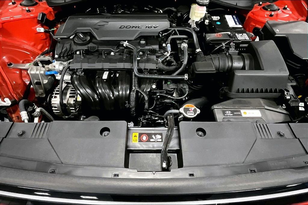 Certified 2025 Hyundai Kona SEL image 9