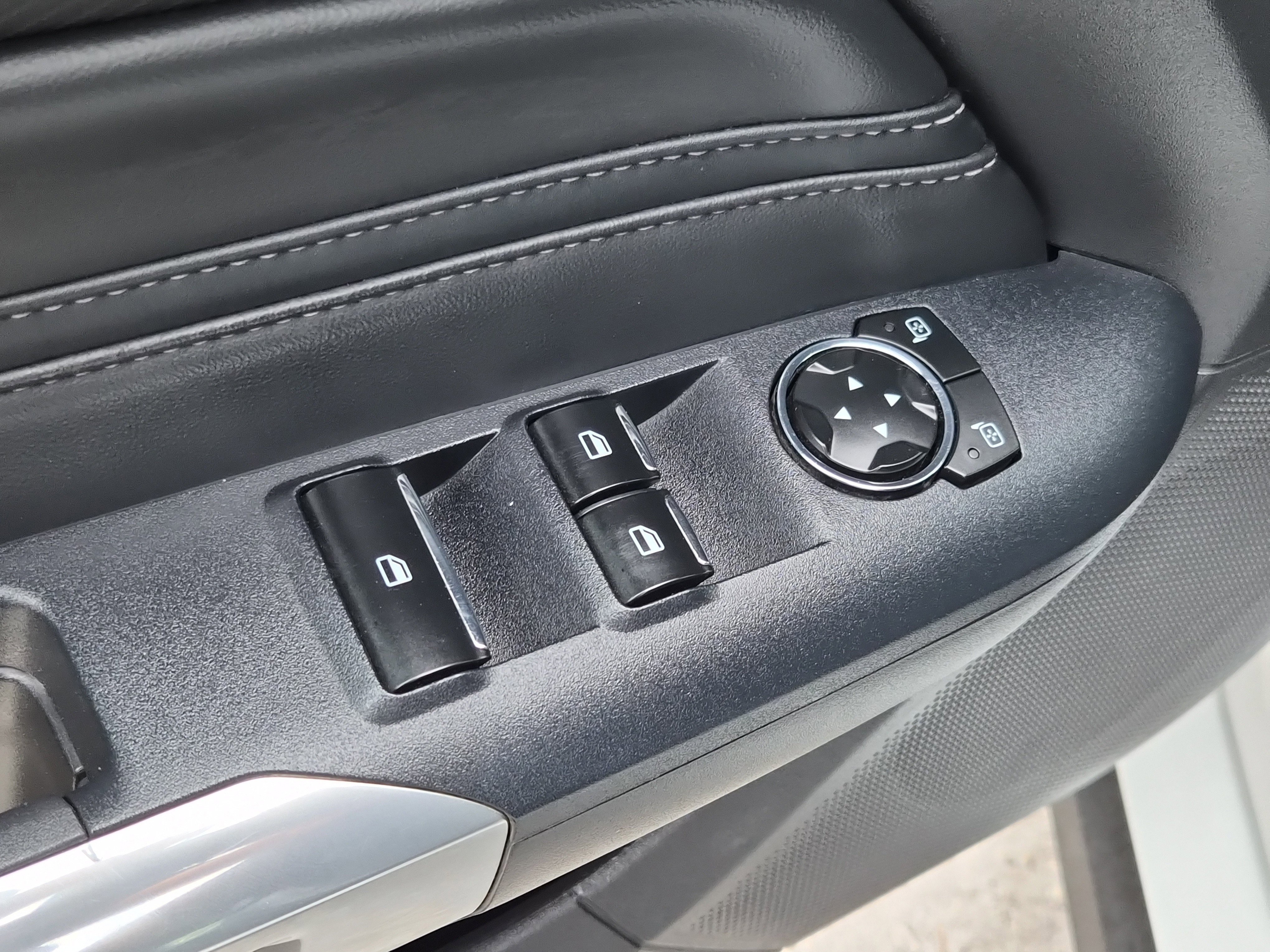 Used 2024 Ford Mustang Premium image 12