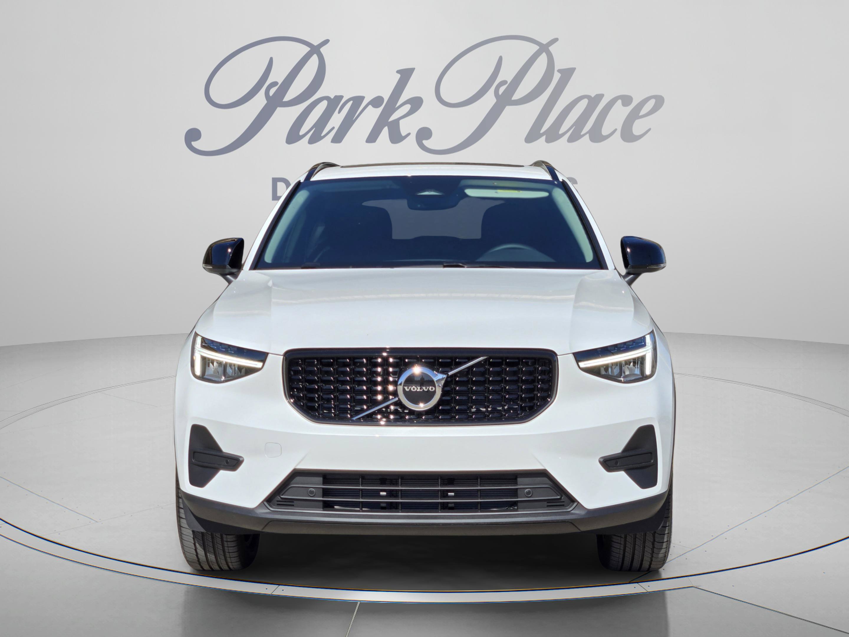 New 2026 Volvo XC40 B4 Core w/ Climate Package FWD image 9