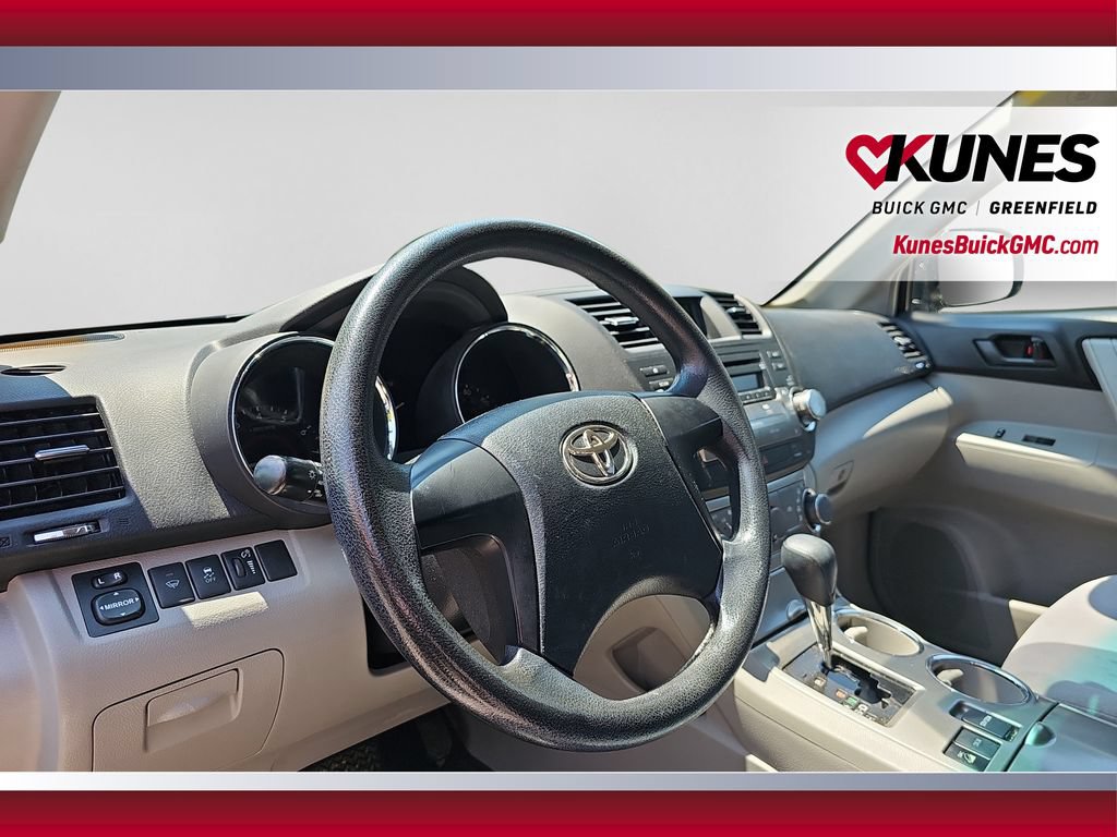 Used 2012 Toyota Highlander 4WD w/ Tow Pkg image 16
