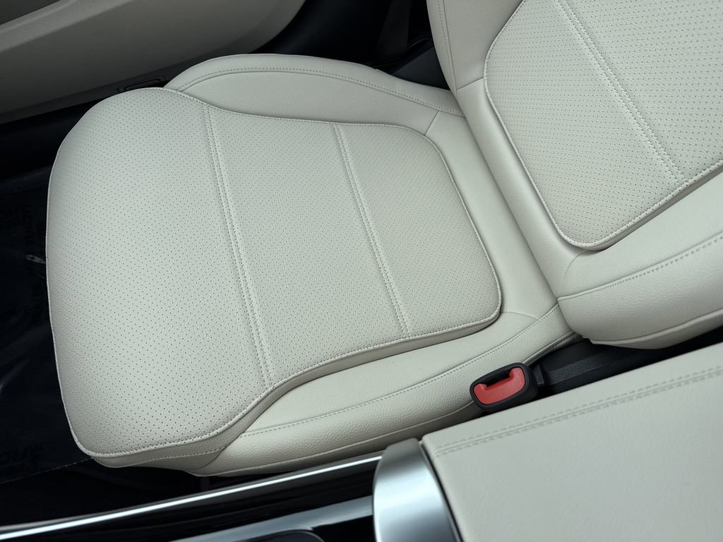 New 2025 Mercedes-Benz C 300 4MATIC Sedan image 26