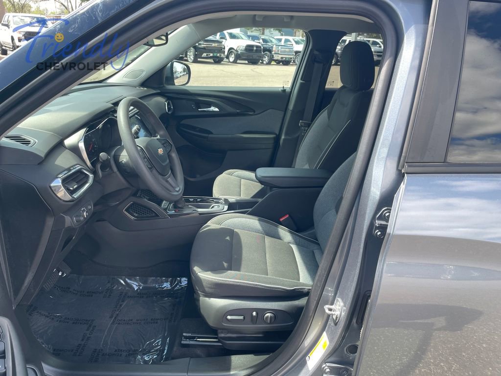 Used 2022 Chevrolet TrailBlazer LT w/ Convenience Package AWD/4WD image 13