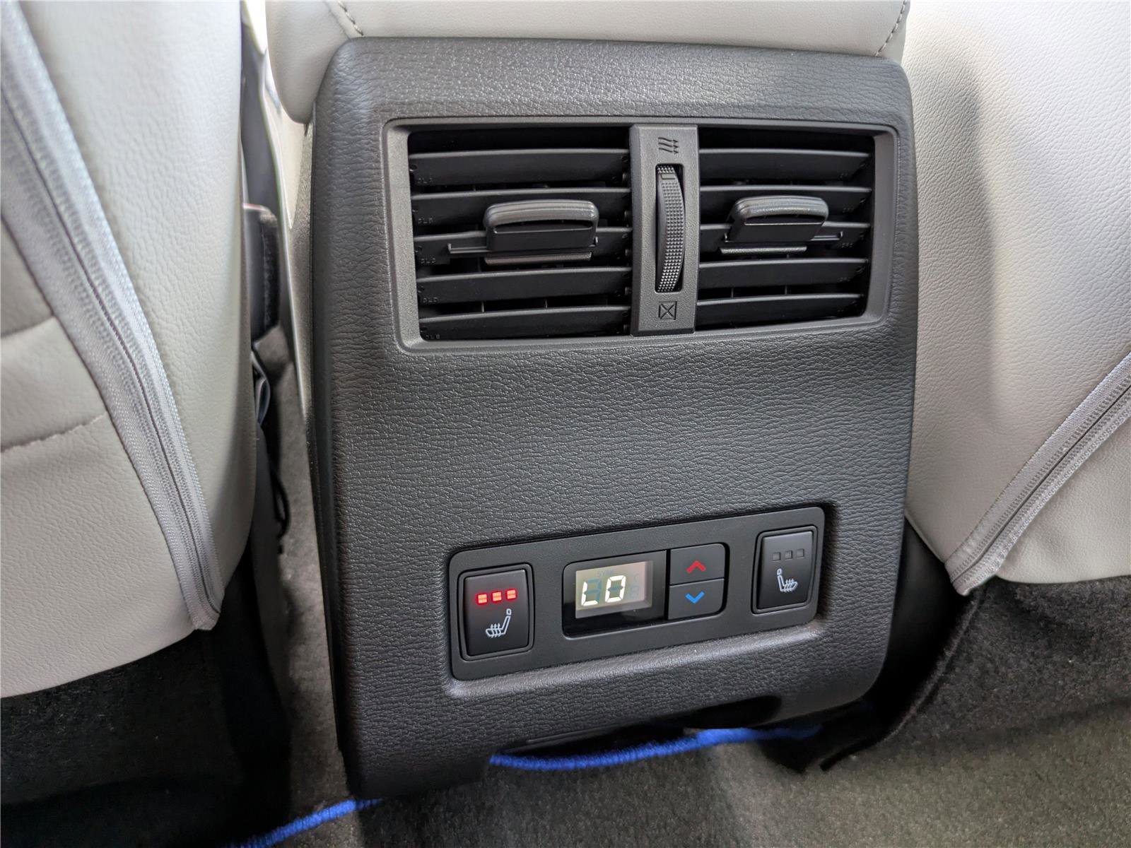 New 2025 Mitsubishi Outlander SEL image 18