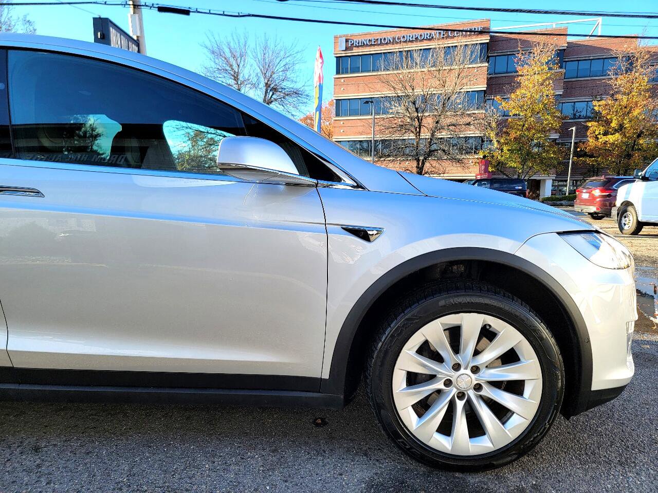 Used 2017 Tesla Model X 75D image 11