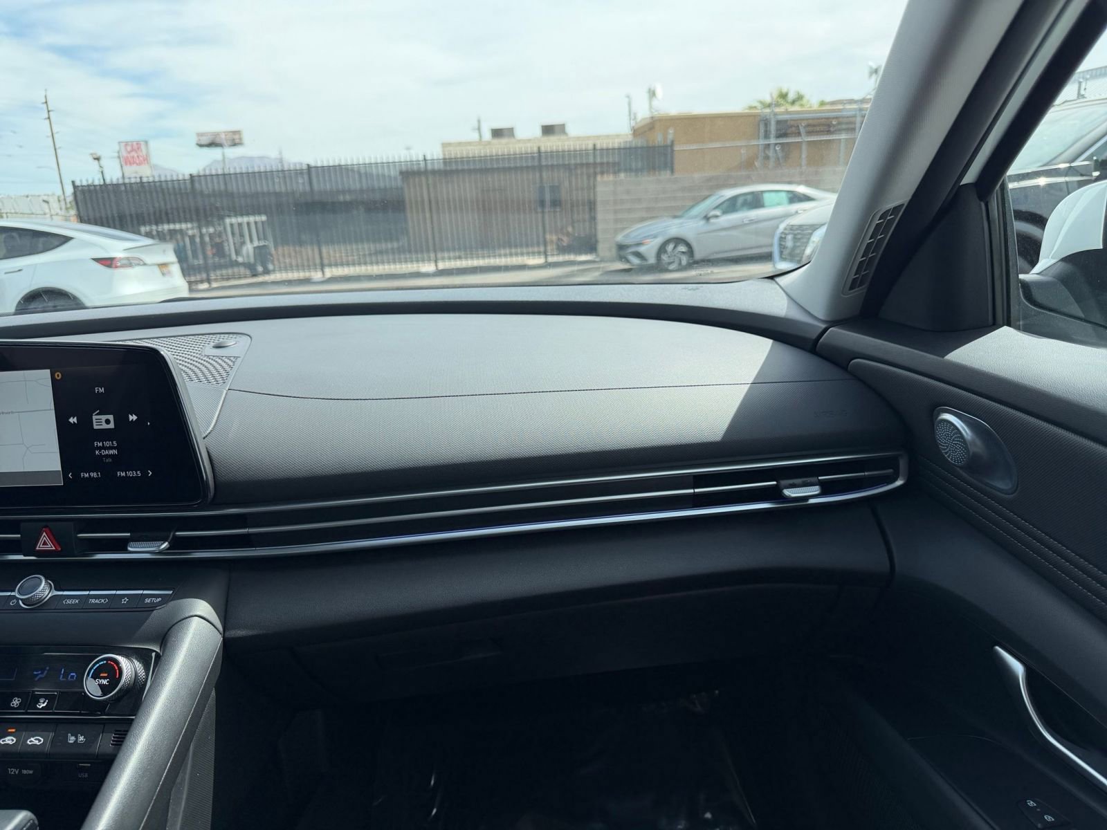 Used 2025 Hyundai Elantra Limited FWD image 36