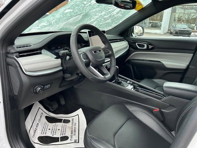 Used 2025 Jeep Compass Limited image 11