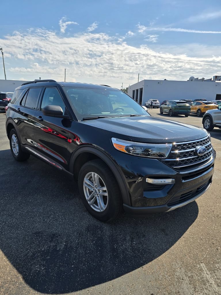 Certified 2023 Ford Explorer XLT w/ Equipment Group 202A AWD/4WD image 7