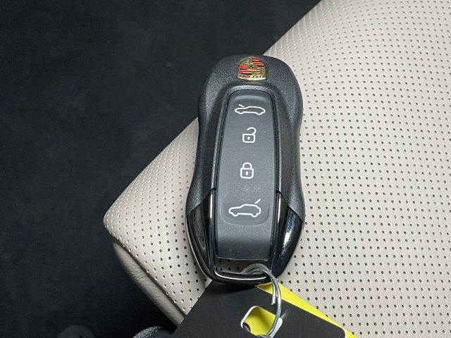 New 2026 Porsche Cayenne Electric AWD/4WD image 45