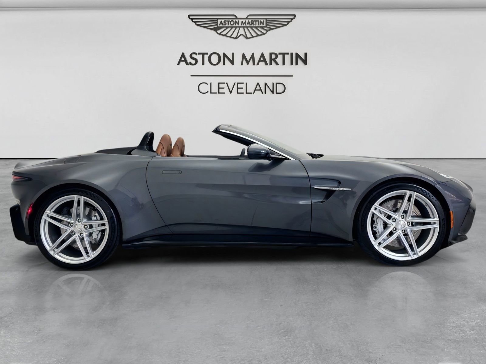 New 2026 Aston Martin V8 Vantage Convertible RWD image 2