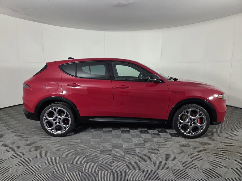 Used 2025 Alfa Romeo Tonale w/ Premium Package AWD/4WD image 6