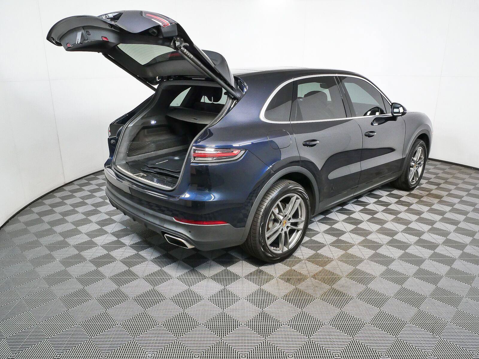 Certified 2021 Porsche Cayenne AWD/4WD image 31