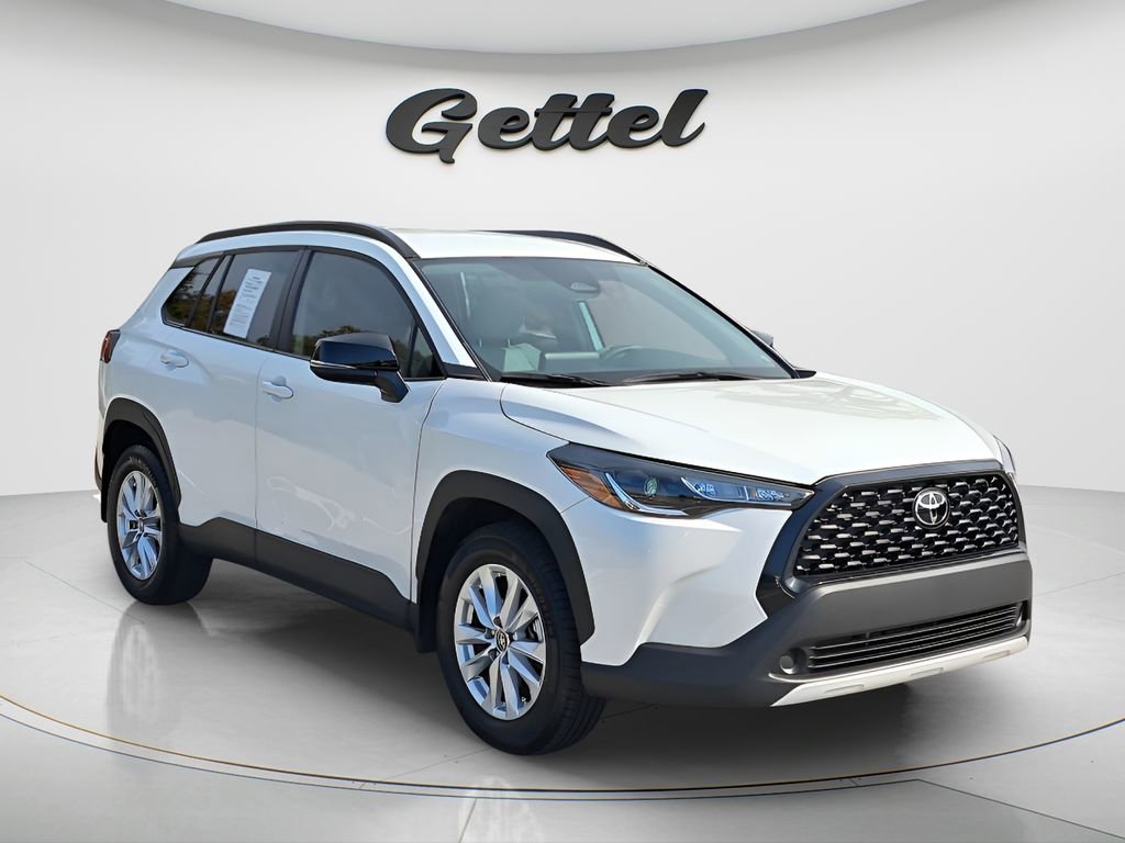 Certified 2025 Toyota Corolla Cross LE video 2