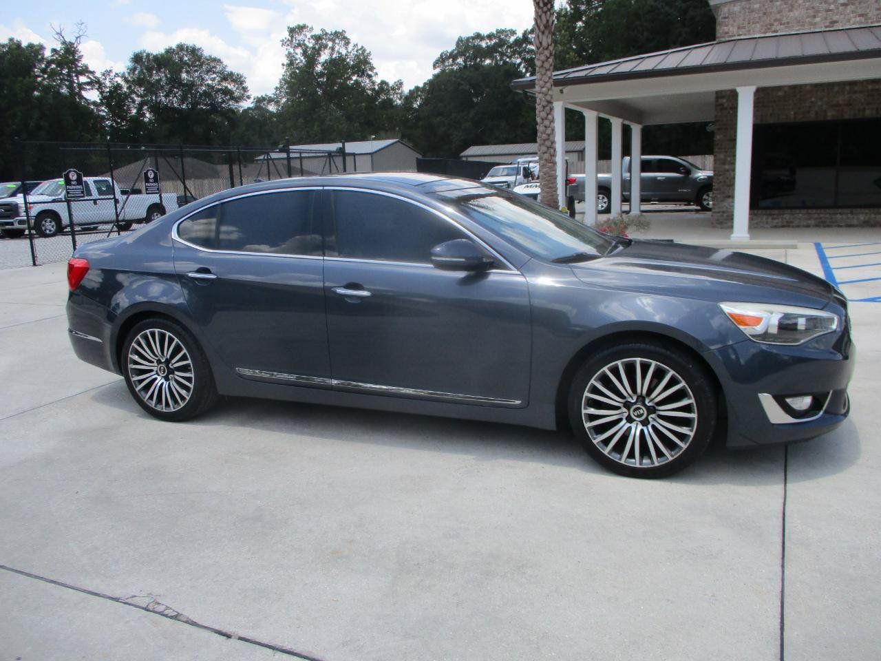 Used 2015 Kia Cadenza Premium w/ Technology Package FWD image 19