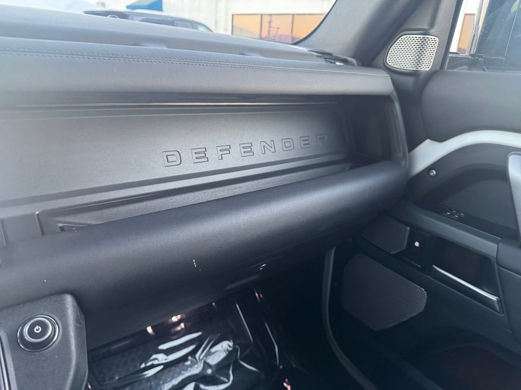 Used 2024 Land Rover Defender 130 X-Dynamic SE image 24