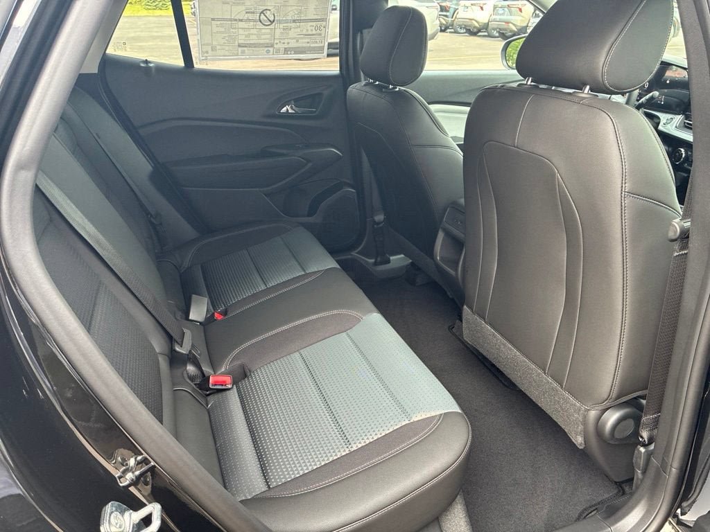 New 2026 Chevrolet Trax LT w/ LT Convenience Package FWD image 28