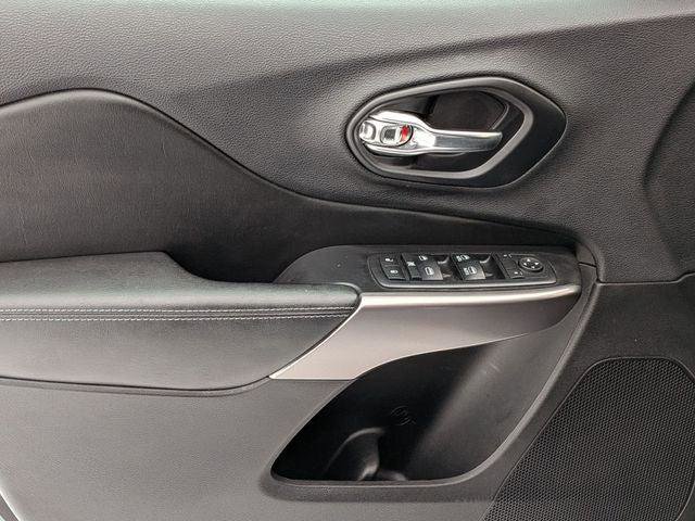 Certified 2019 Jeep Cherokee Latitude Plus w/ Cold Weather Group image 14