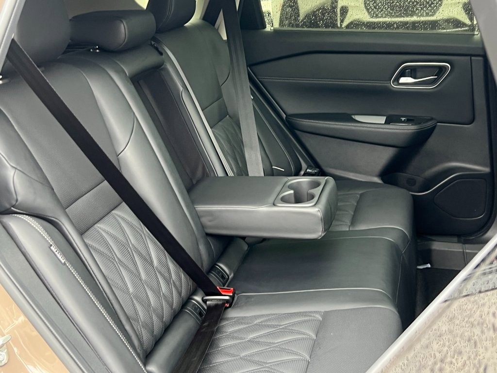 Used 2024 Nissan Rogue Platinum w/ Platinum Premium Package image 13