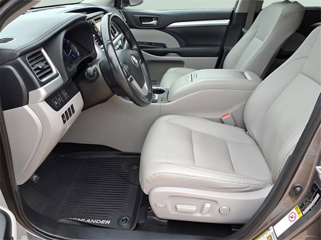 Used 2019 Toyota Highlander XLE image 13