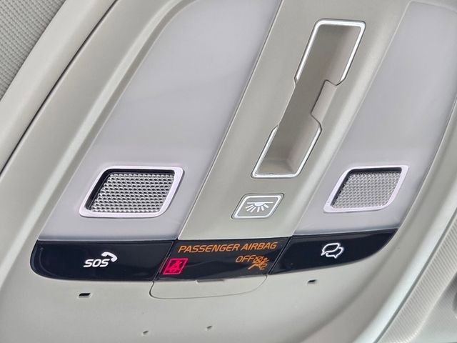 Certified 2023 Volvo XC60 B5 Ultimate w/ Protection Package Premier image 31