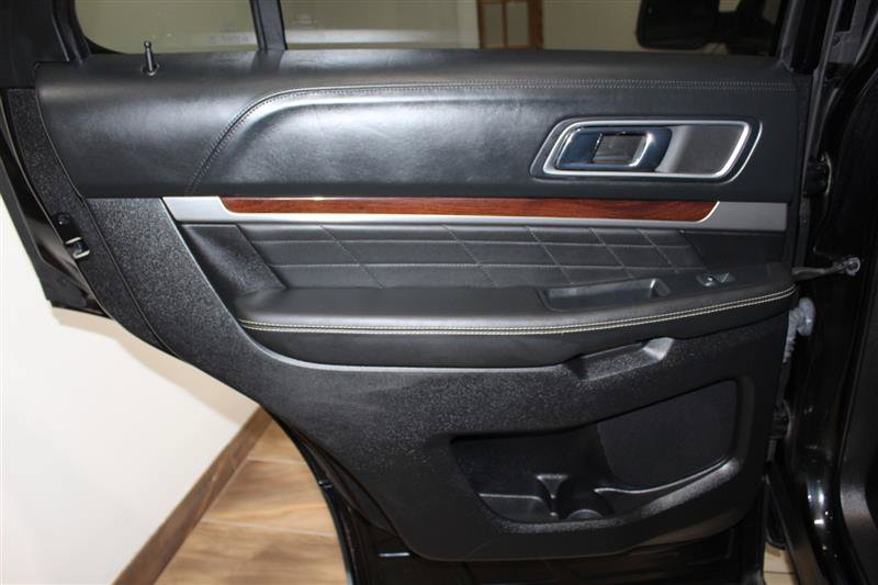 Used 2016 Ford Explorer Platinum AWD/4WD image 37
