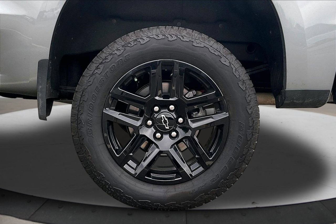 Used 2025 Chevrolet Silverado 1500 LT Trail Boss w/ Convenience Package II AWD/4WD image 36