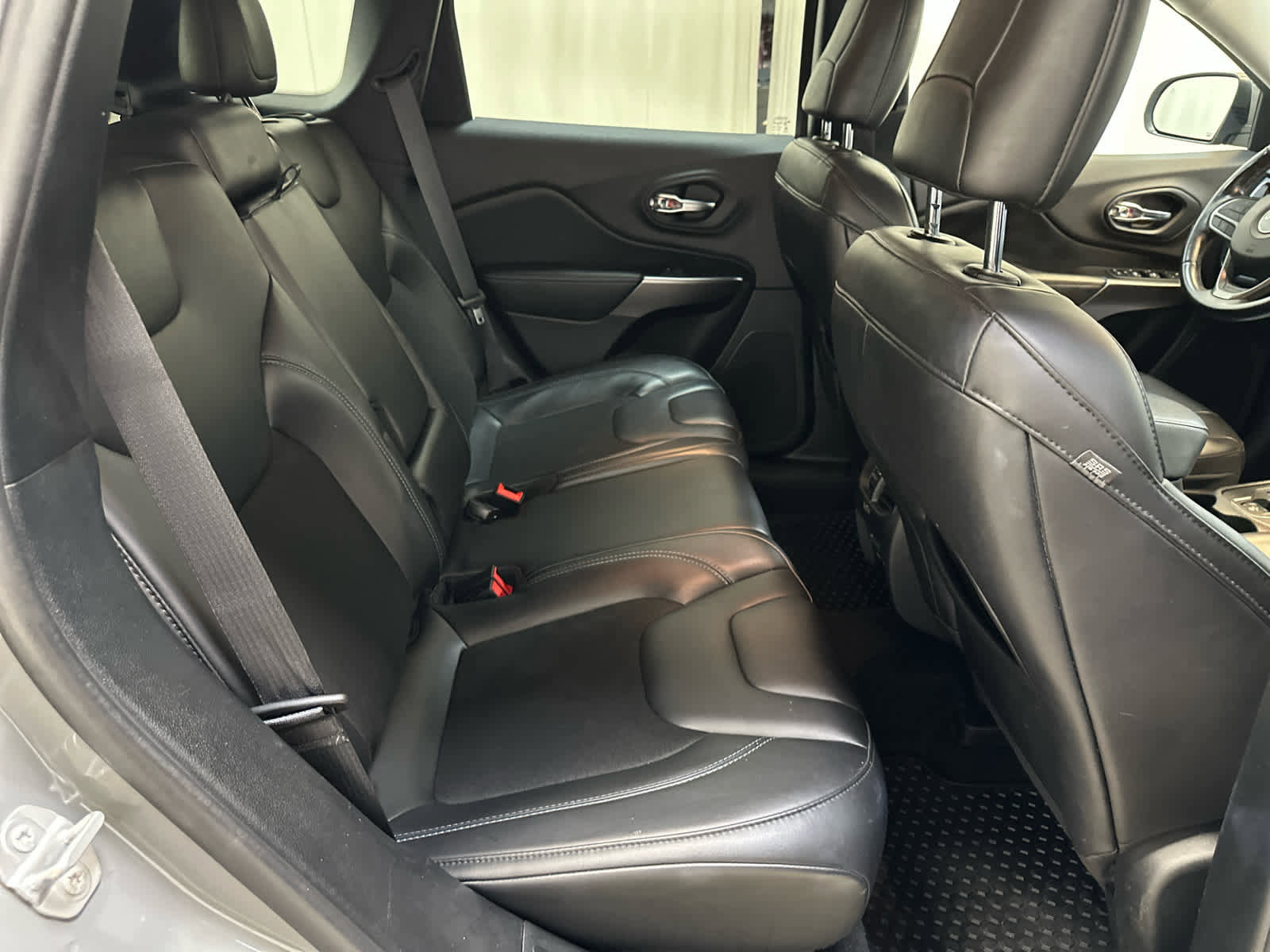 Used 2020 Jeep Cherokee Latitude Plus w/ Cold Weather Group image 19