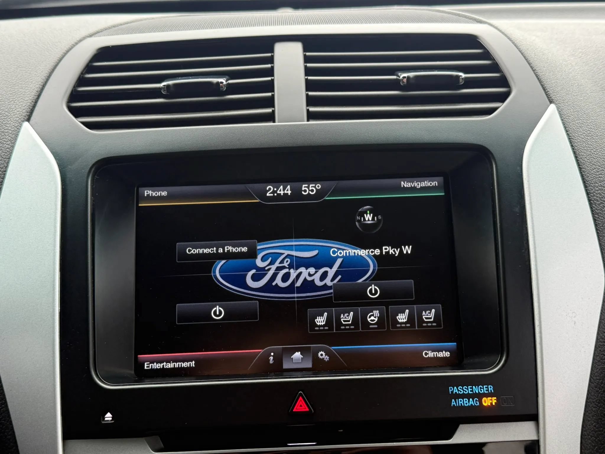 Used 2015 Ford Explorer Limited w/ Equipment Group 301A AWD/4WD image 32