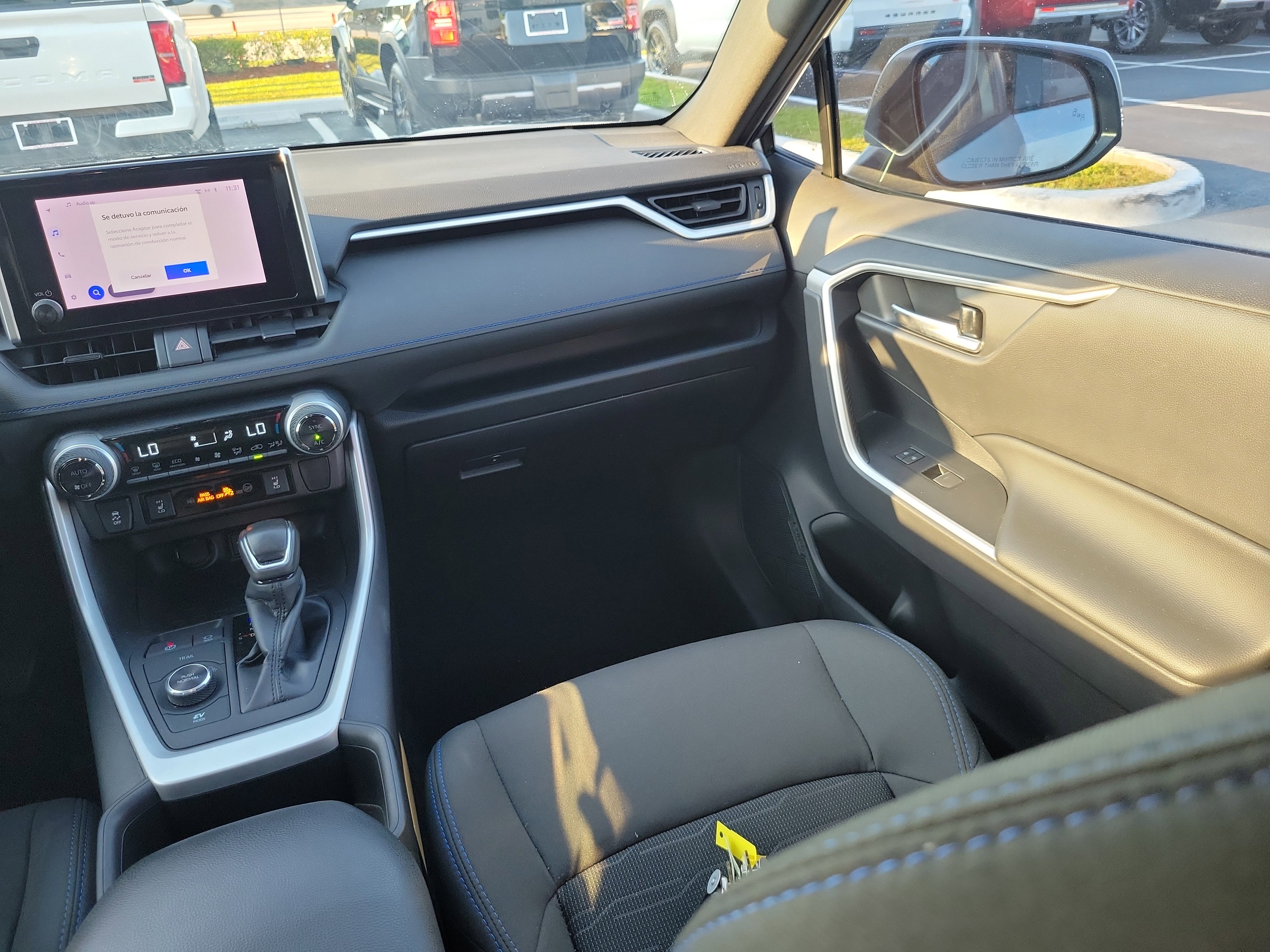 Used 2023 Toyota RAV4 SE w/ Convenience Package image 17