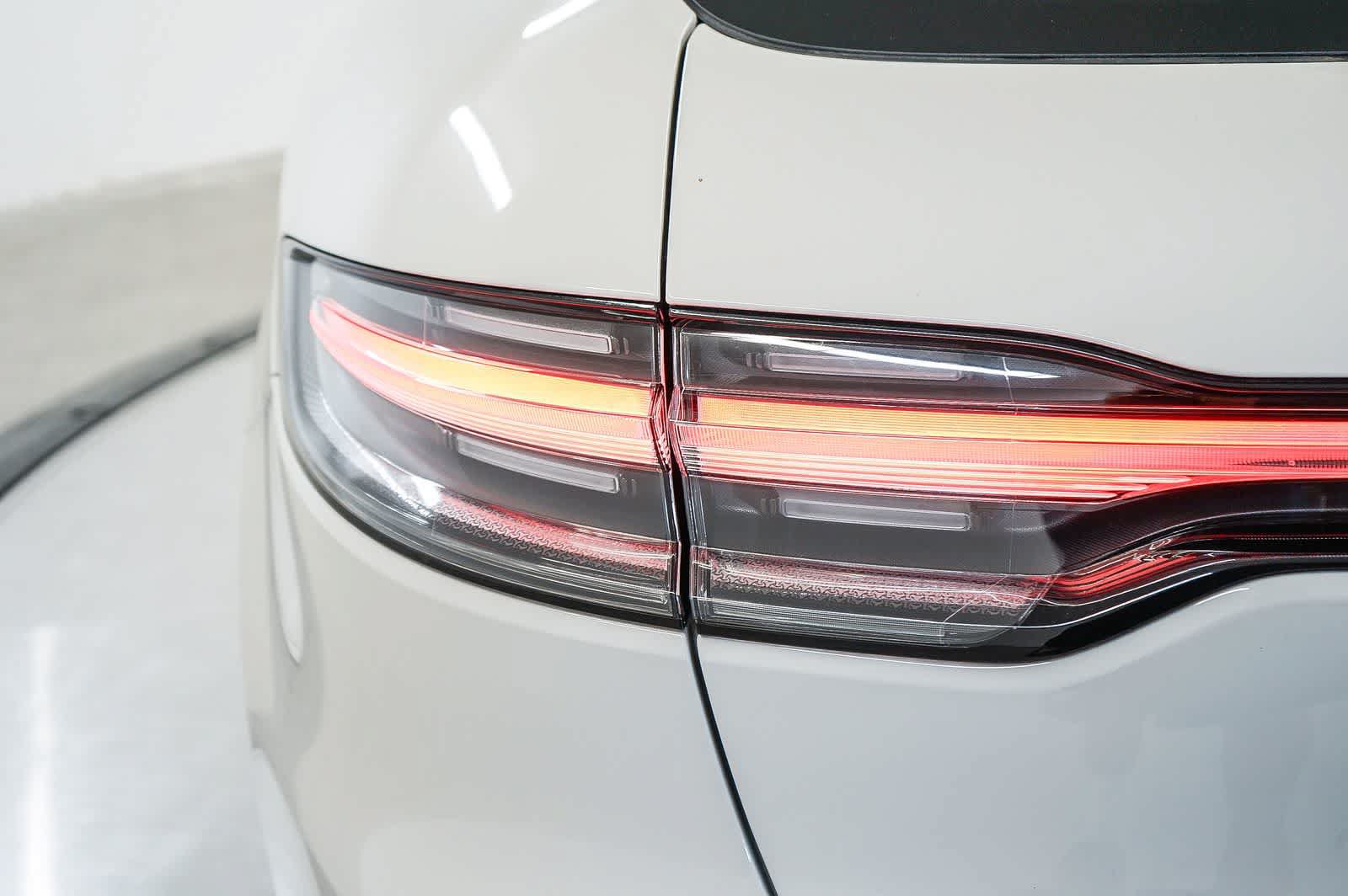 Certified 2026 Porsche Macan AWD/4WD image 11