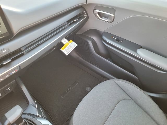 Used 2025 Kia K4 LXS image 11