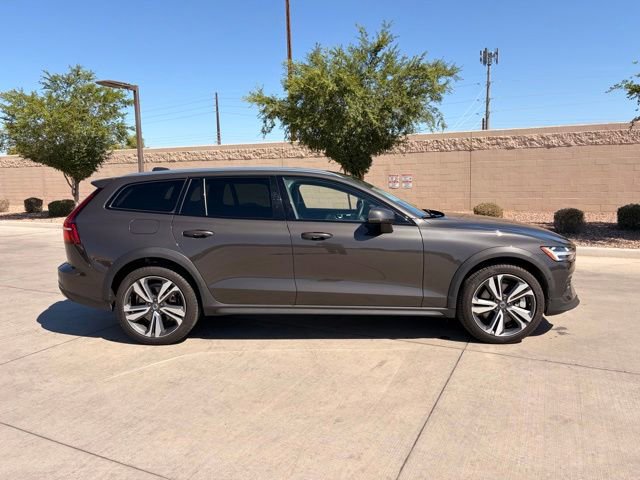 Used 2025 Volvo V60 B5 Cross Country Plus AWD/4WD image 5