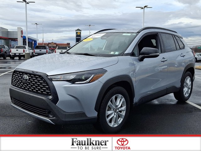 Certified 2025 Toyota Corolla Cross LE image 3