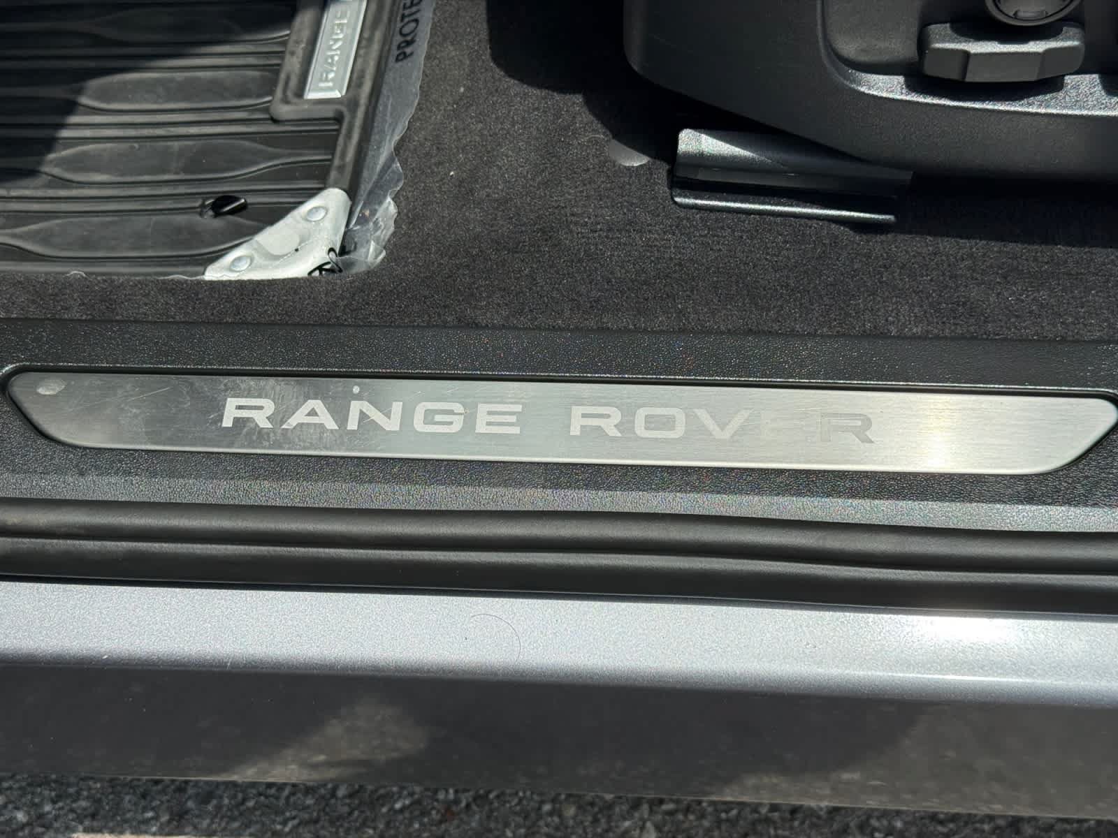Used 2024 Land Rover Range Rover Evoque Dynamic SE AWD/4WD image 25