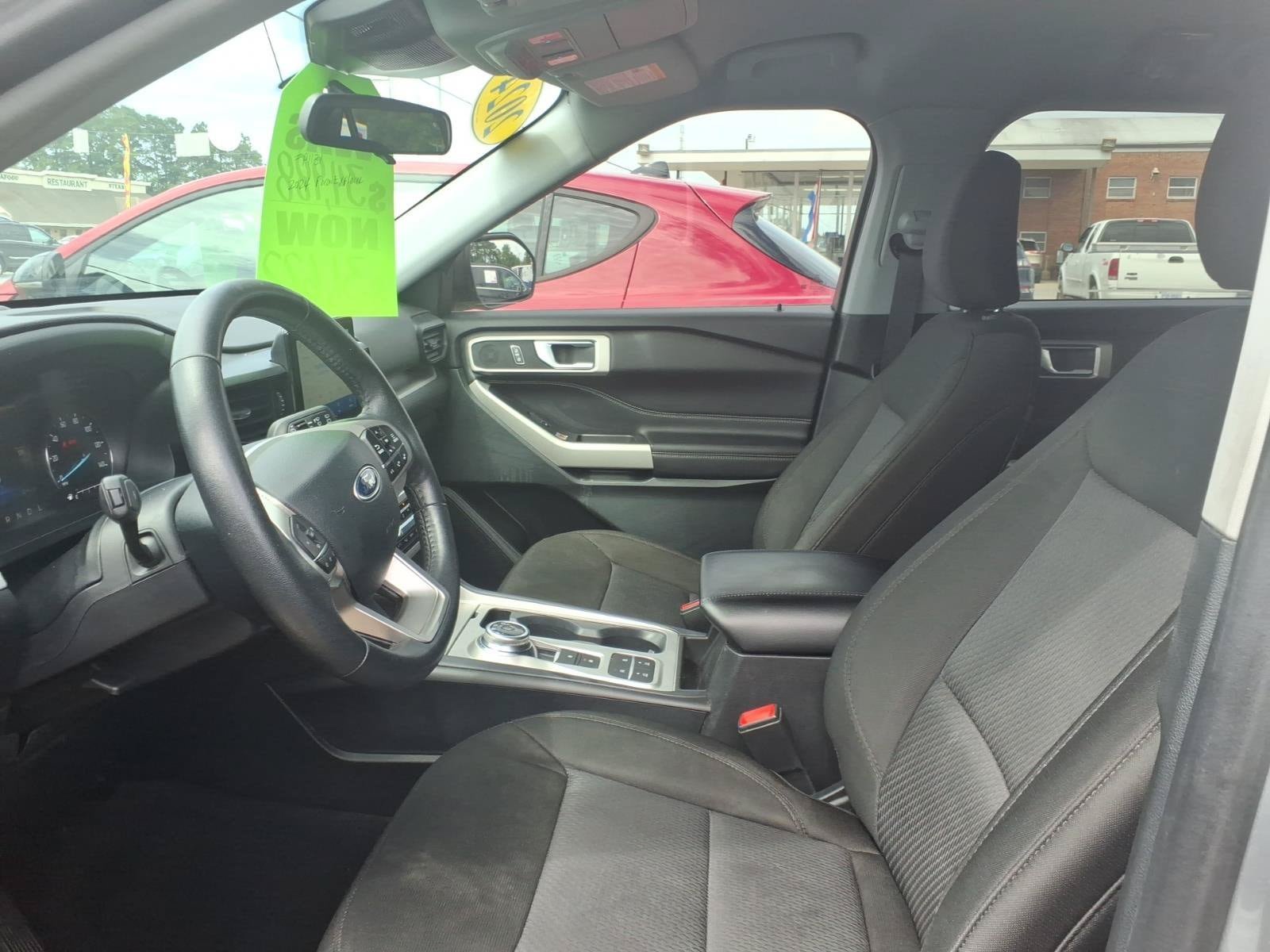 Used 2024 Ford Explorer XLT RWD image 7