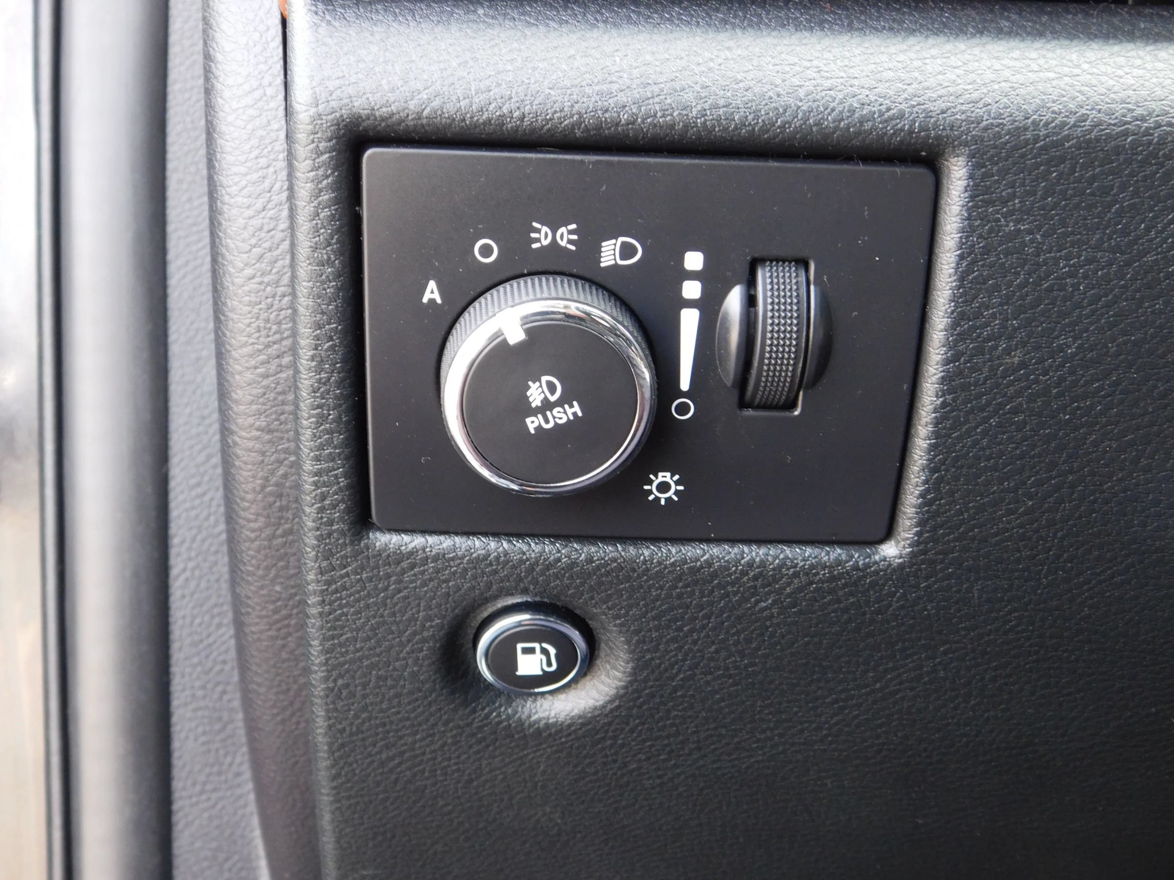 Used 2015 Jeep Grand Cherokee Summit w/ Platinum Series Group AWD/4WD image 29