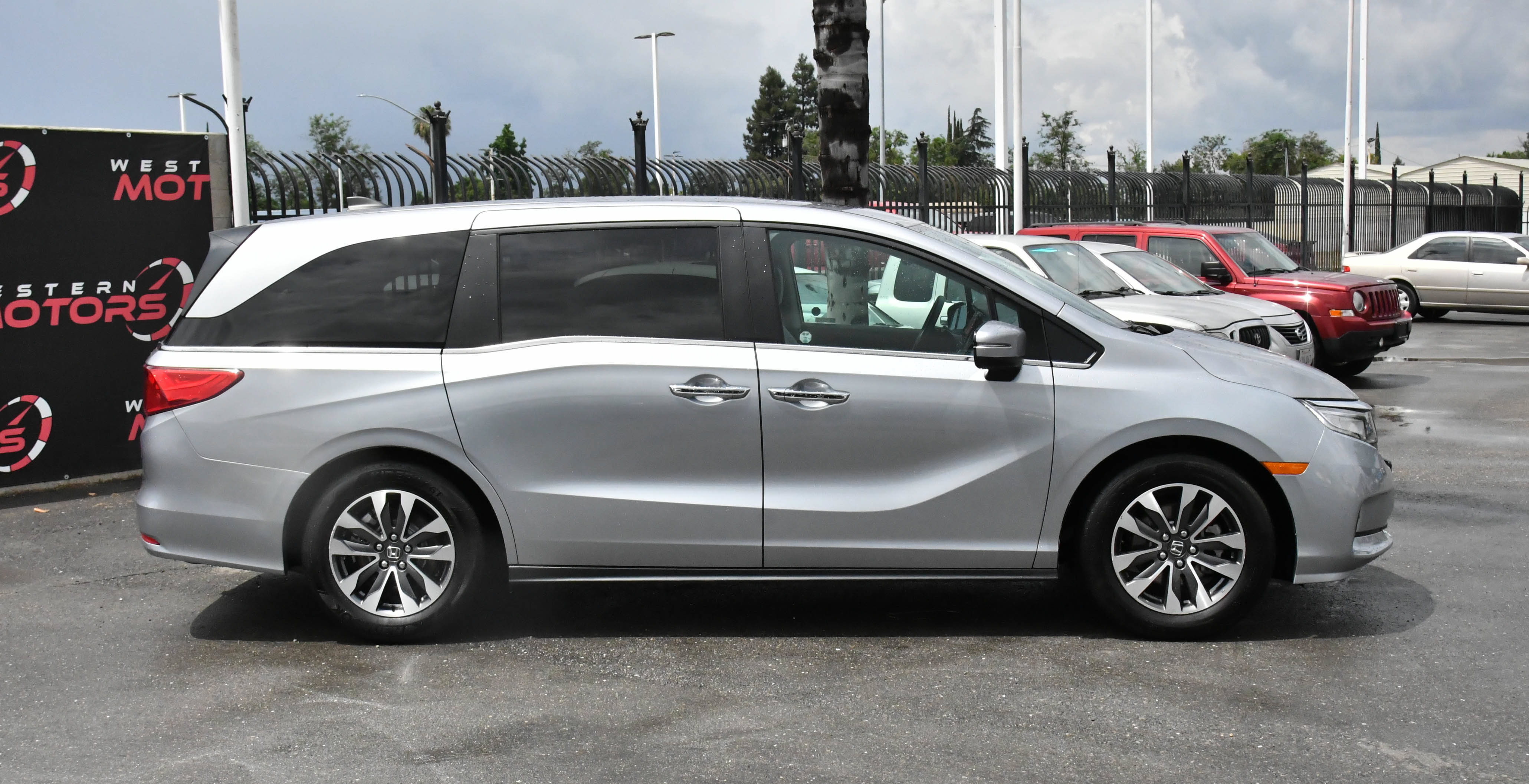 Used 2023 Honda Odyssey EX-L image 9