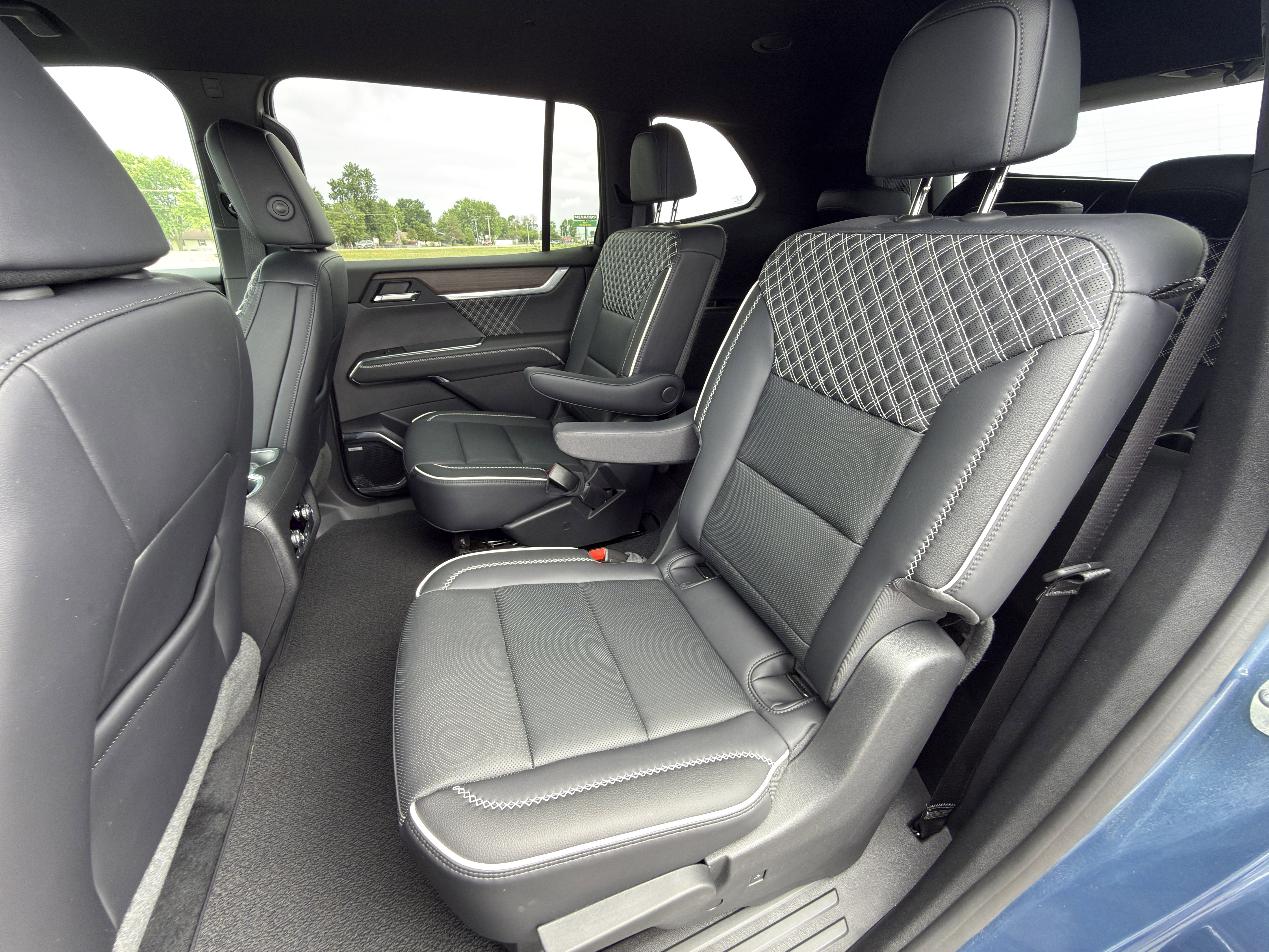 Used 2025 GMC Acadia Denali AWD/4WD image 13