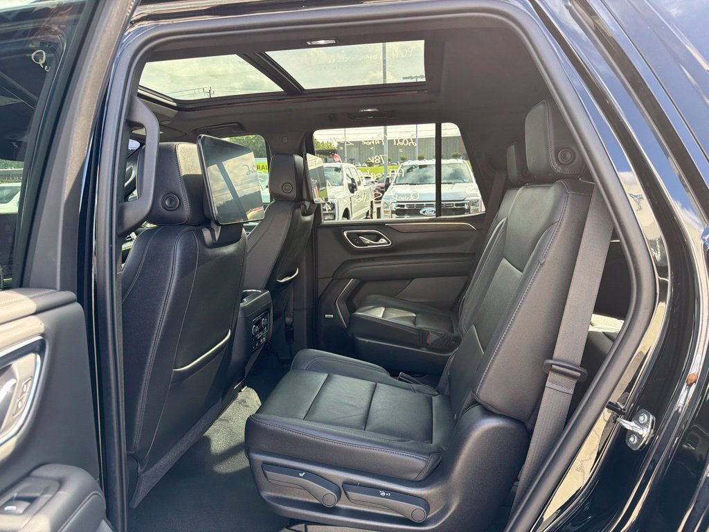 Used 2021 Chevrolet Tahoe Z71 w/ Luxury Package AWD/4WD image 11