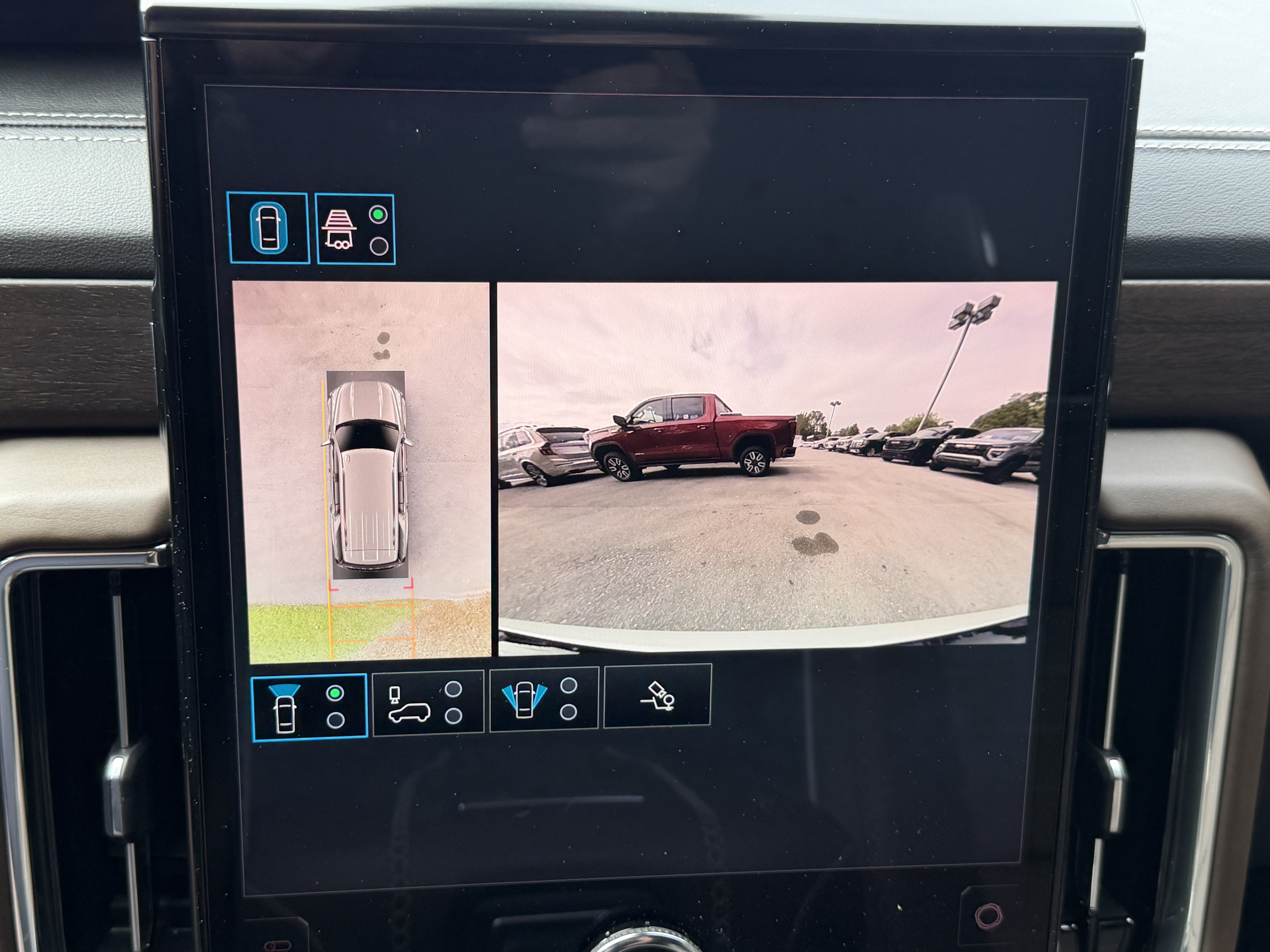 Used 2025 GMC Yukon Denali Ultimate AWD/4WD image 33
