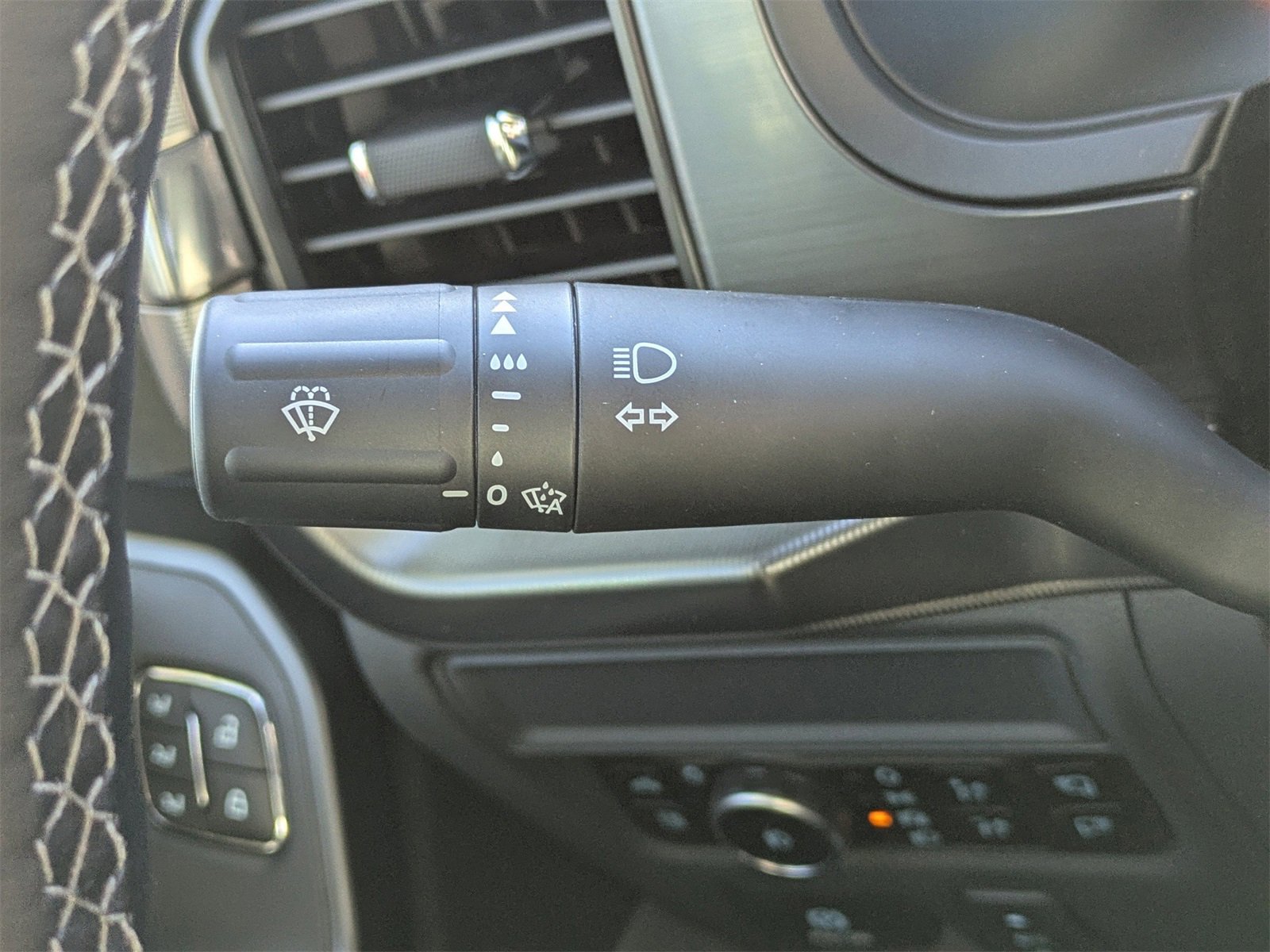 New 2025 Ford F150 Lariat w/ Equipment Group 501A Mid image 32