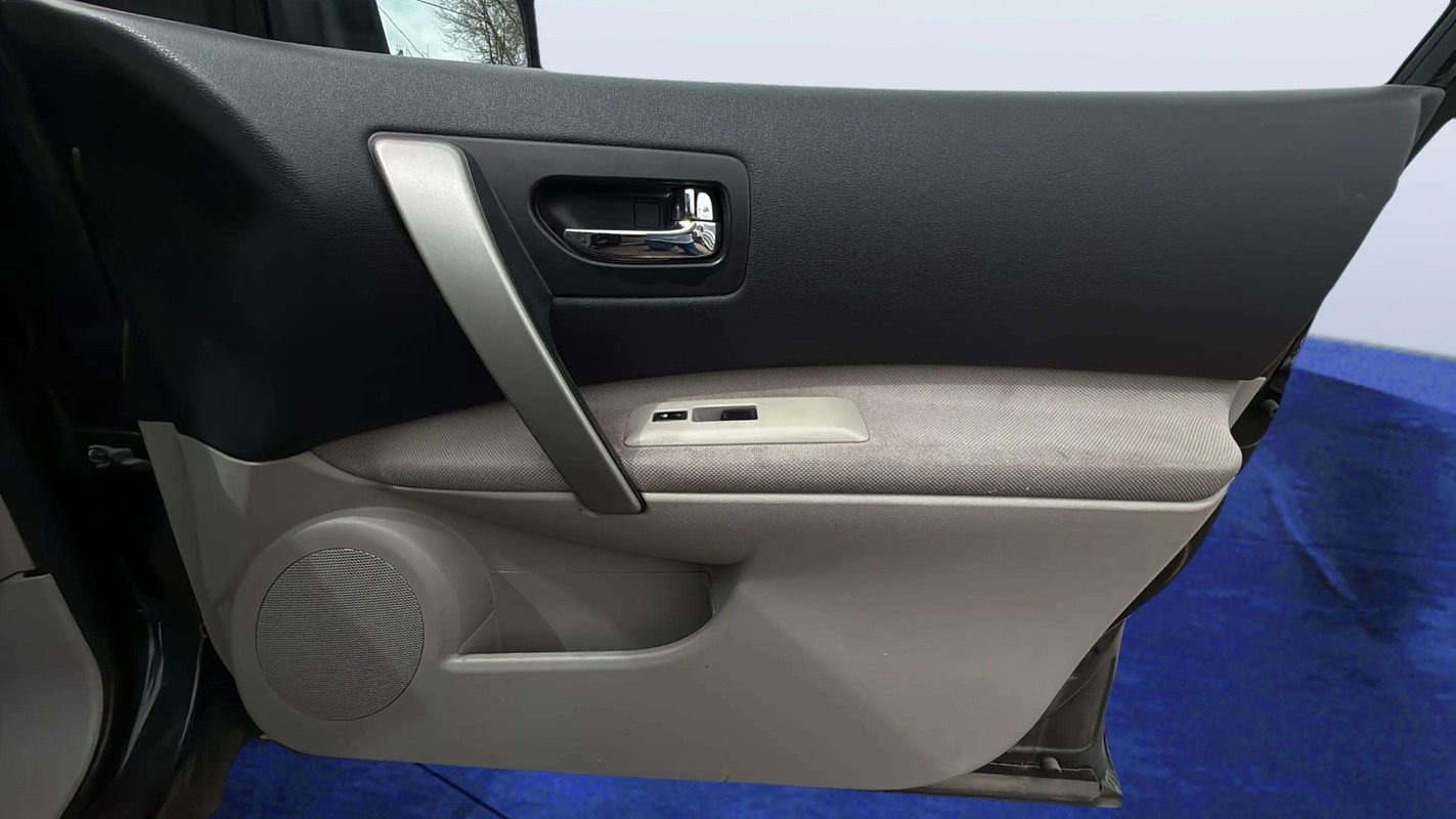 Used 2011 Nissan Rogue SV image 17