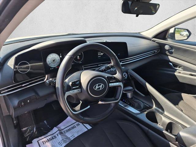 Used 2025 Hyundai Elantra SEL FWD image 9
